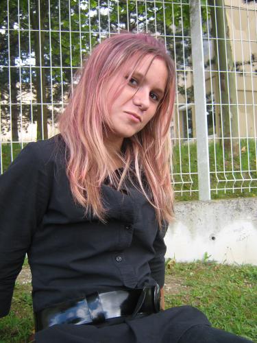 ma puce en mode cheuve ROSE mdr 